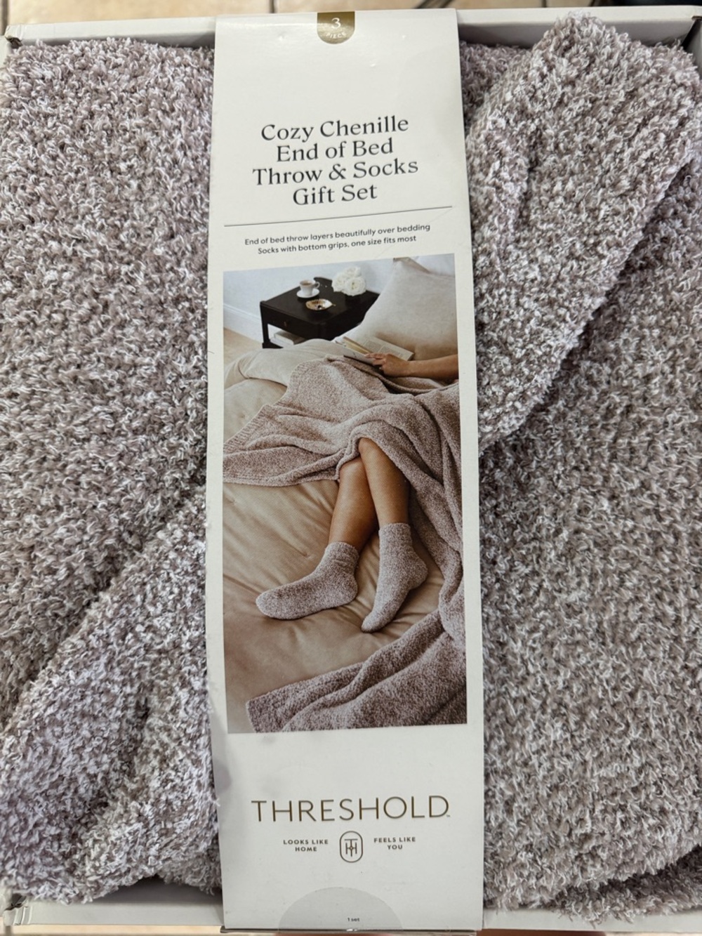 NWT Threshold Cozy Chenille End of Bed Throw & Socks Gift Set - Picture 3 of 3